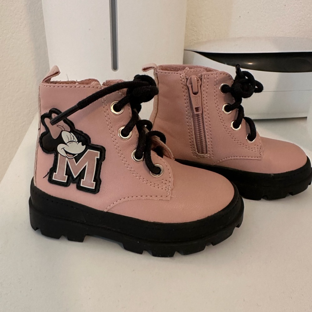 Minnie Mouse H&M toddler boots, size 5.5